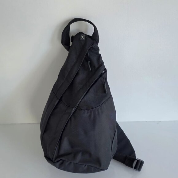 VICTORINOX SLING BAG! ๐๐๐ - Picture 4 of 16